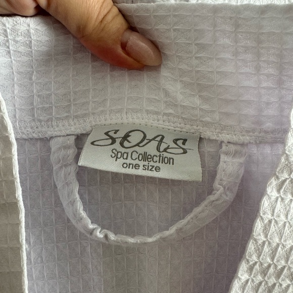 Robe - Picture 3 of 4